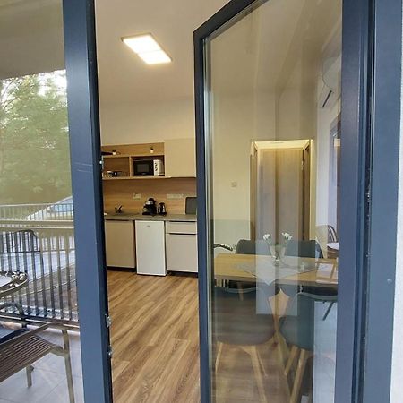 גיולה Csaladi Kikoeto Apartman מראה חיצוני תמונה