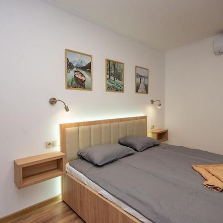 גיולה Csaladi Kikoeto Apartman מראה חיצוני תמונה