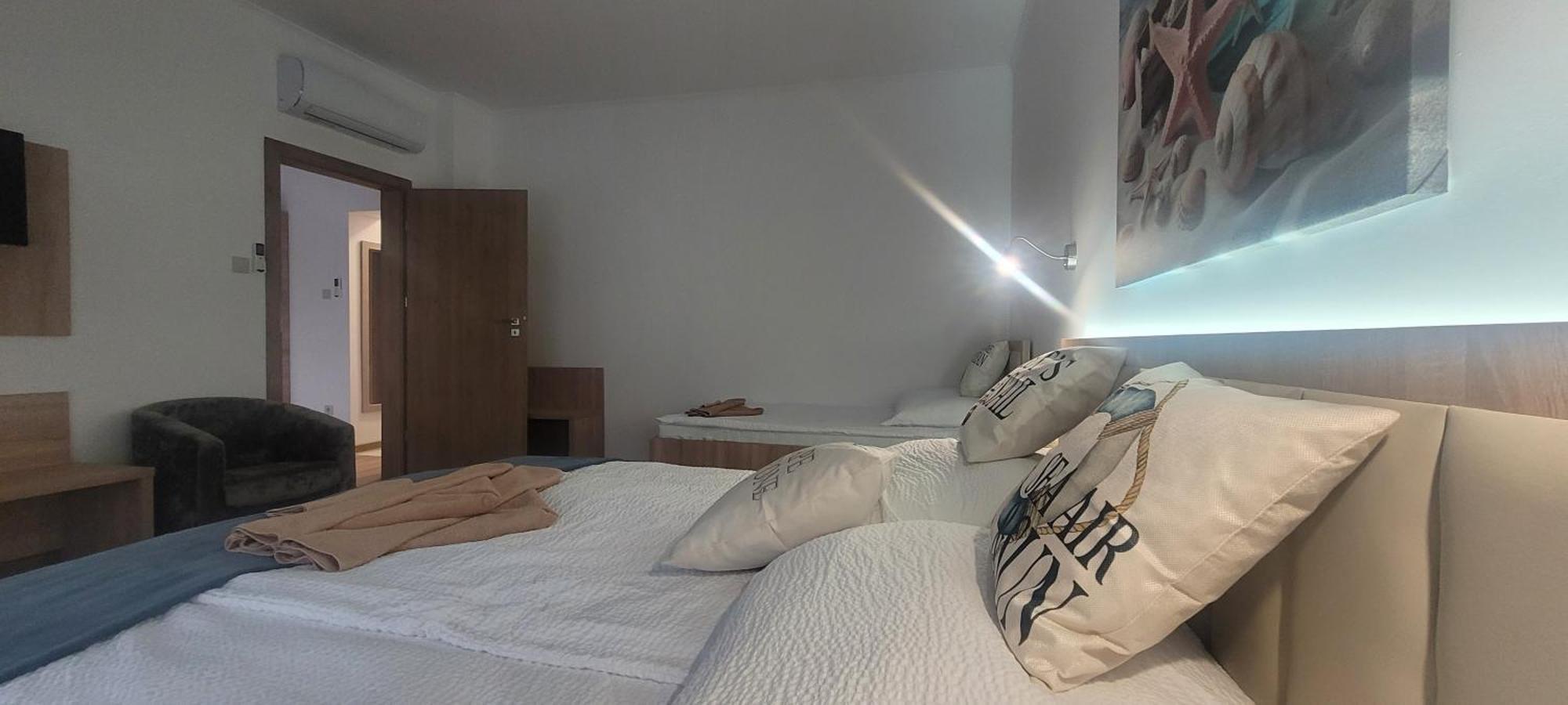 גיולה Csaladi Kikoeto Apartman מראה חיצוני תמונה