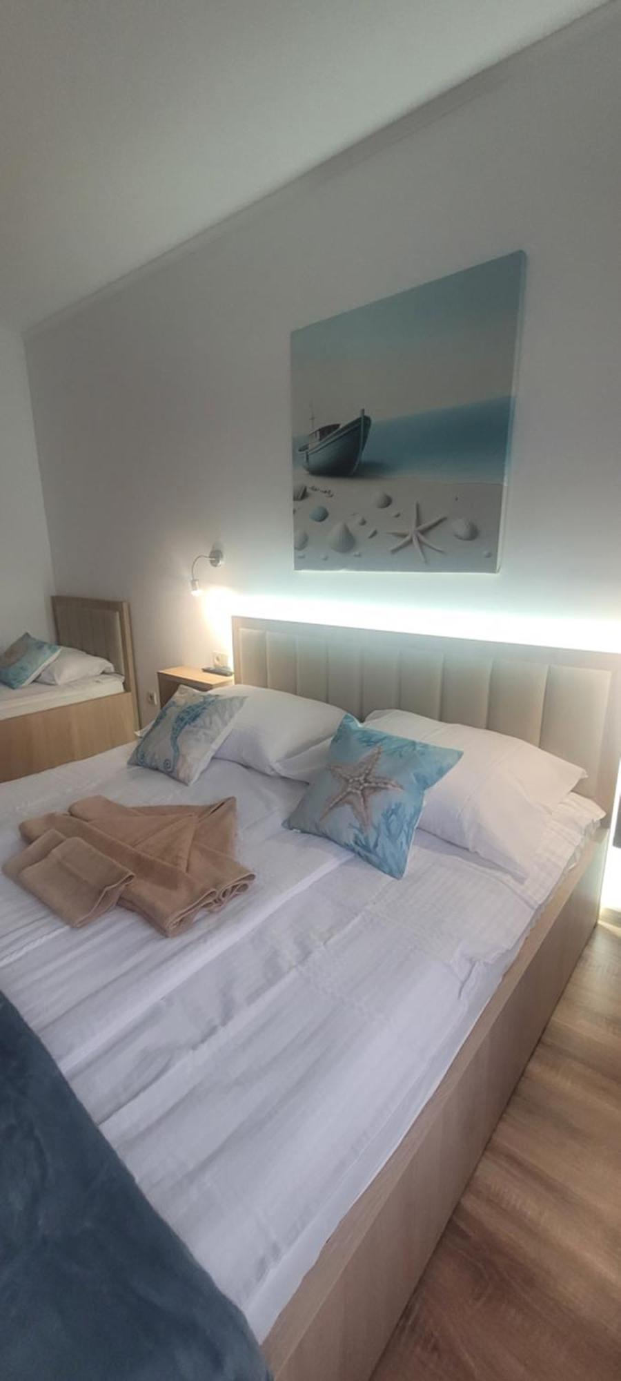 גיולה Csaladi Kikoeto Apartman מראה חיצוני תמונה
