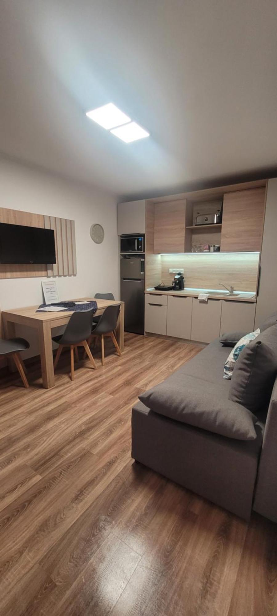 גיולה Csaladi Kikoeto Apartman מראה חיצוני תמונה