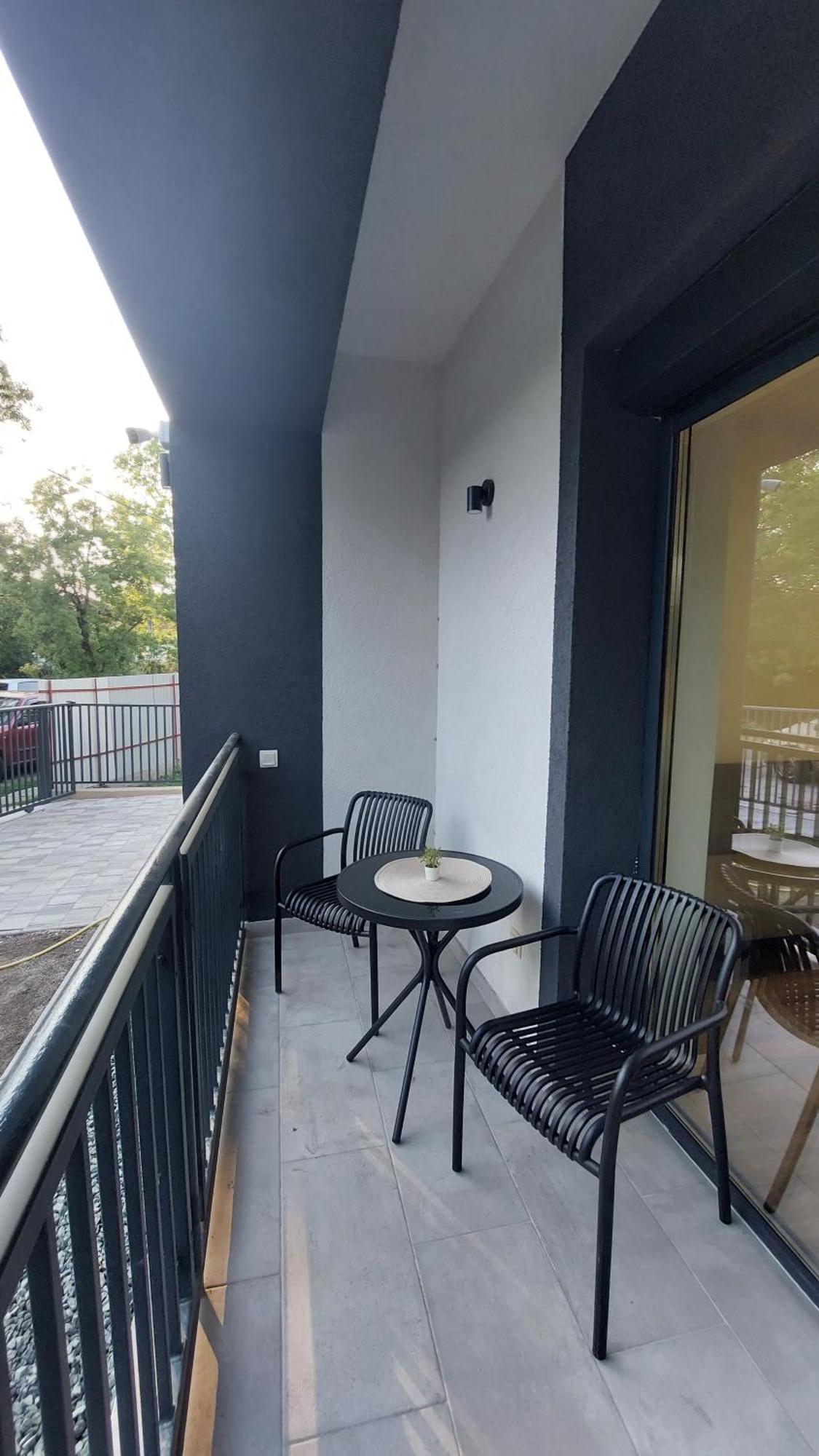 גיולה Csaladi Kikoeto Apartman מראה חיצוני תמונה