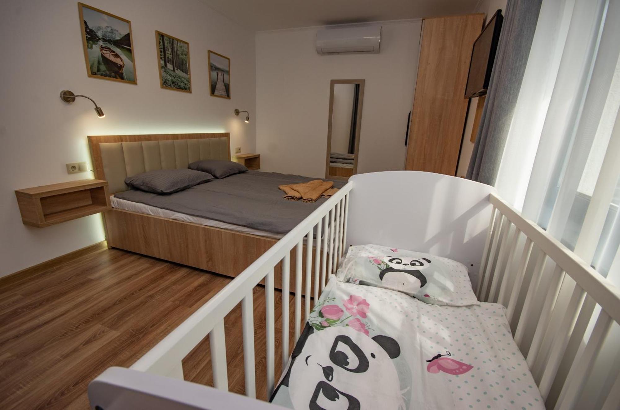 גיולה Csaladi Kikoeto Apartman מראה חיצוני תמונה