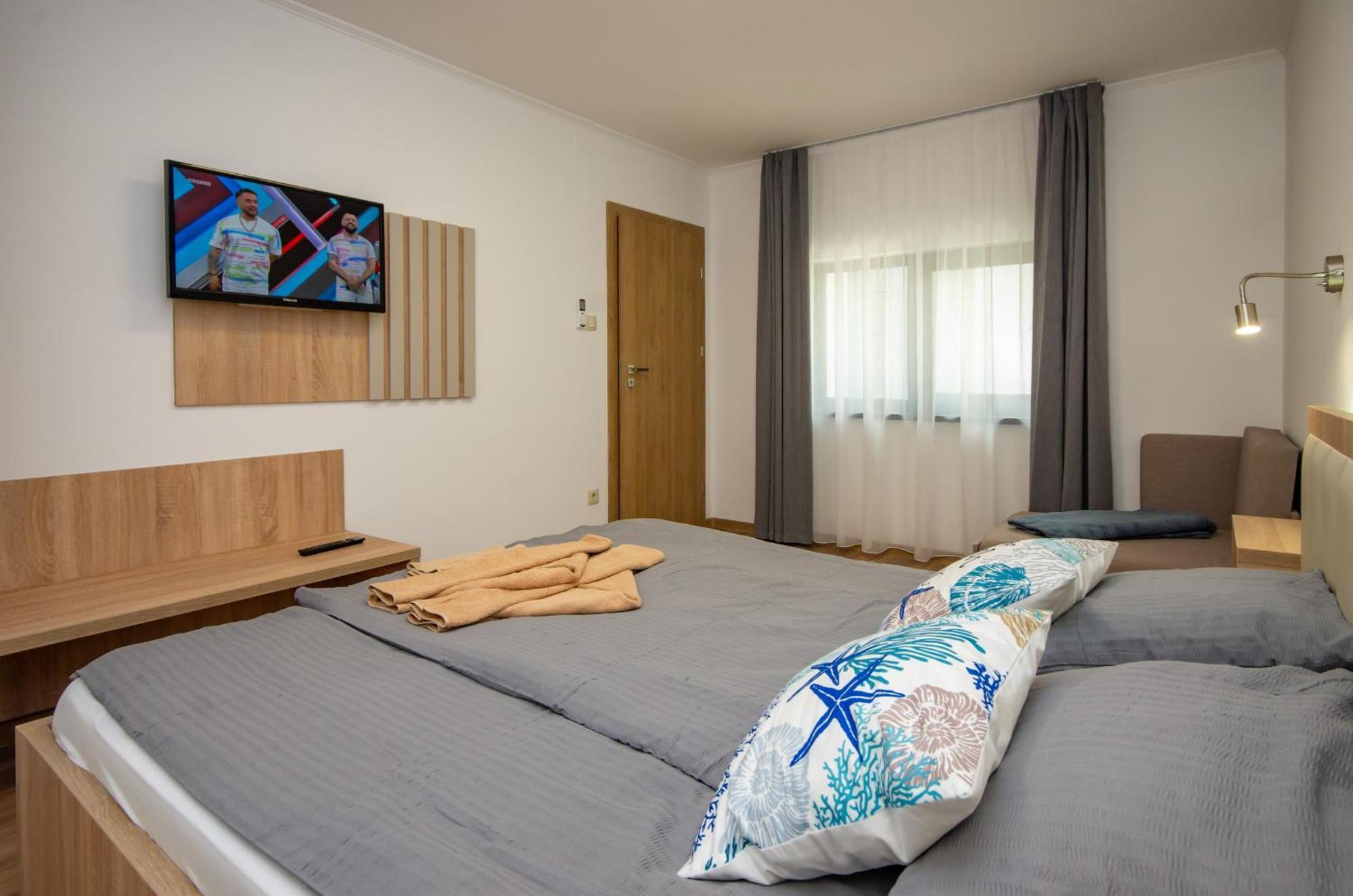 גיולה Csaladi Kikoeto Apartman מראה חיצוני תמונה