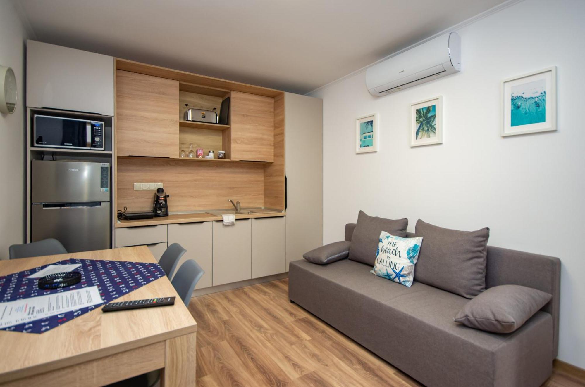 גיולה Csaladi Kikoeto Apartman מראה חיצוני תמונה