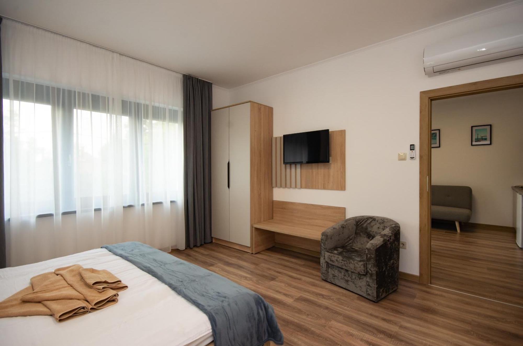 גיולה Csaladi Kikoeto Apartman מראה חיצוני תמונה