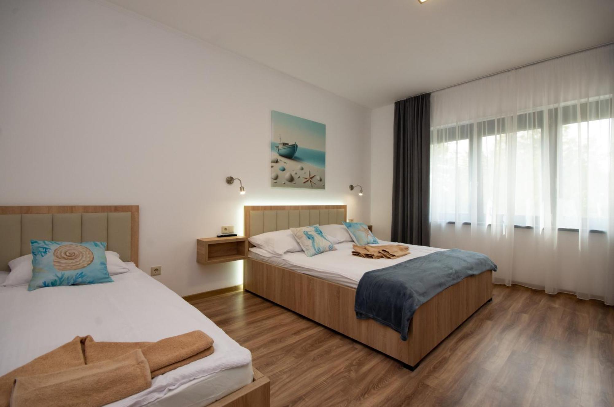 גיולה Csaladi Kikoeto Apartman מראה חיצוני תמונה