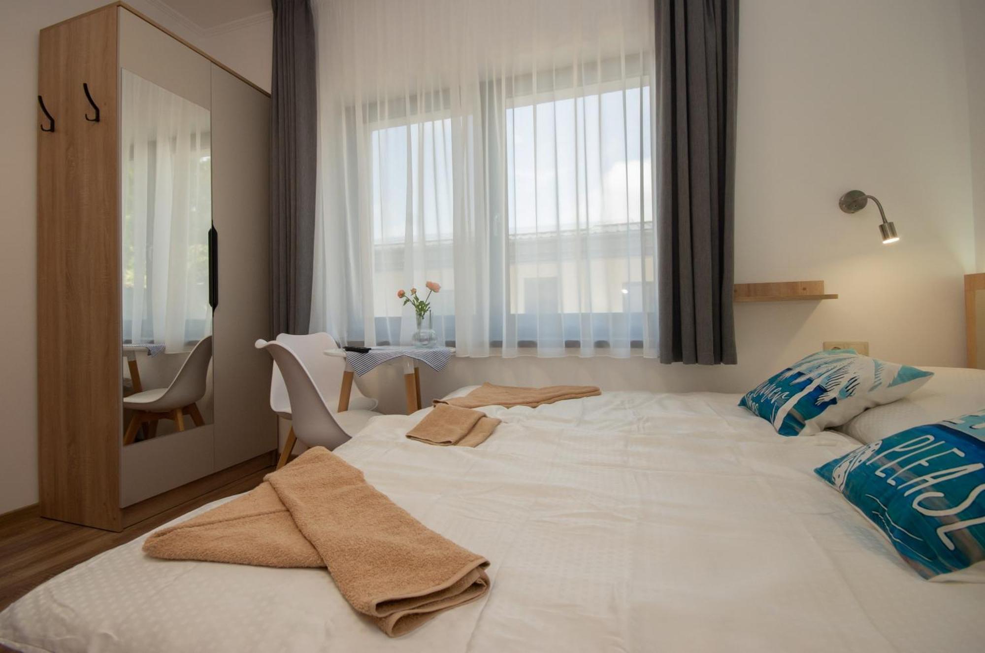 גיולה Csaladi Kikoeto Apartman מראה חיצוני תמונה