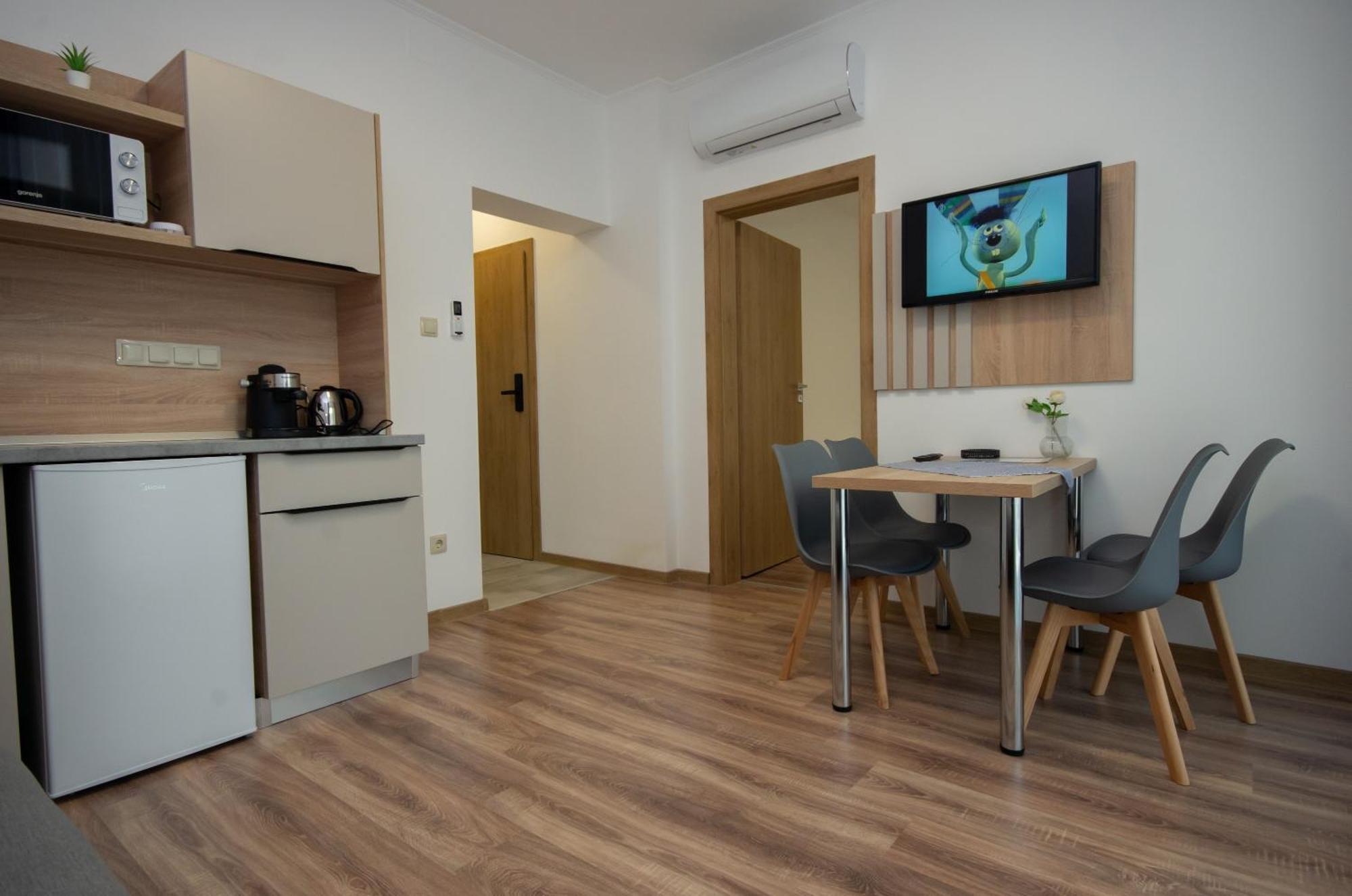 גיולה Csaladi Kikoeto Apartman מראה חיצוני תמונה