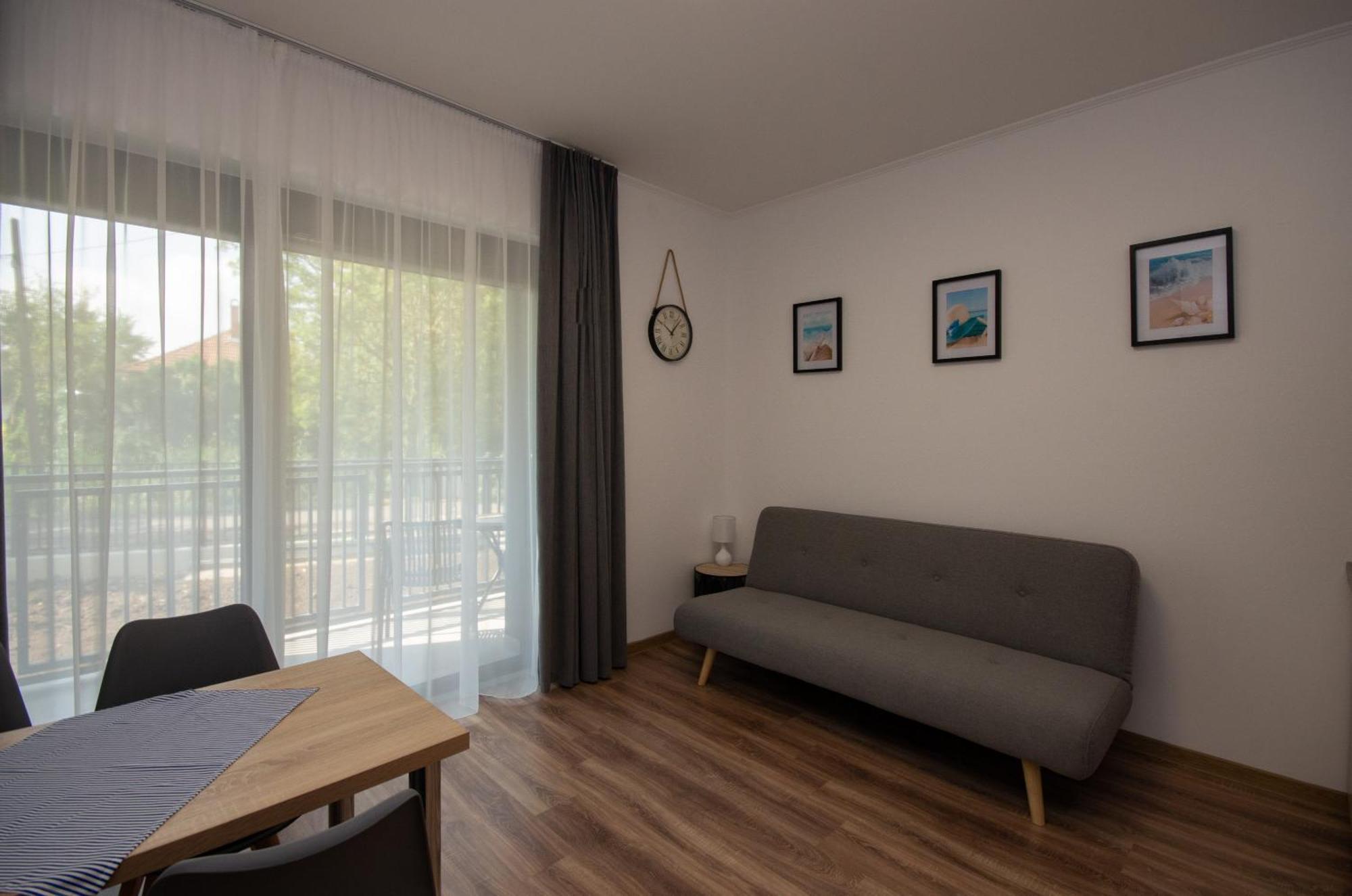 גיולה Csaladi Kikoeto Apartman מראה חיצוני תמונה