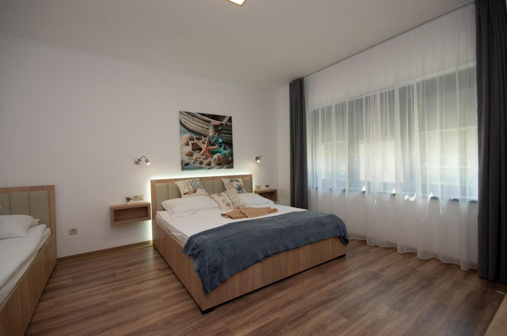 גיולה Csaladi Kikoeto Apartman מראה חיצוני תמונה